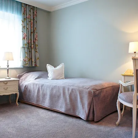 Sophia Spessarthauser 4*